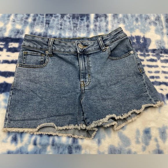Maurice's High Rise Denim Jean Daisy Duke Shorts Cute Freyed Hem Bottom Size 4 - Picture 2 of 6